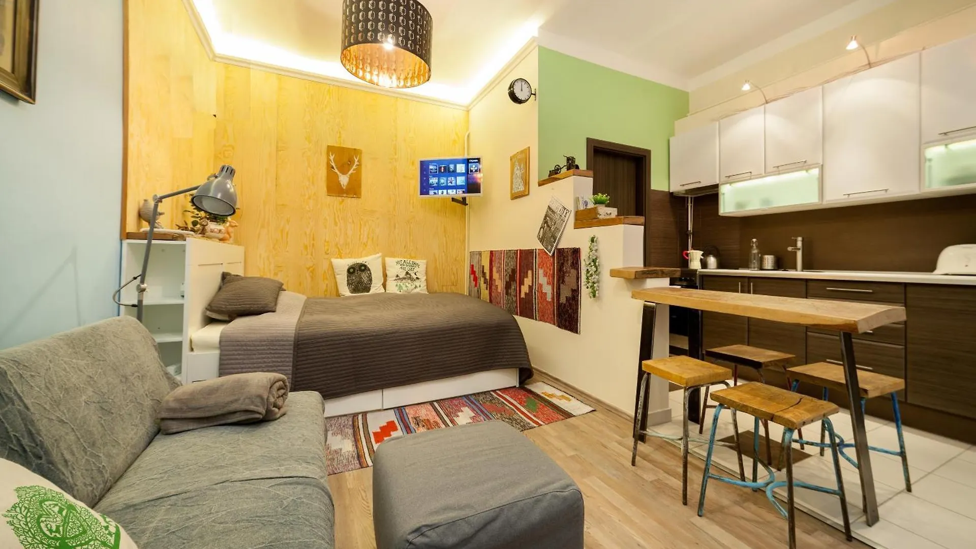 The Center Vintage & Hancrafted Boedapest