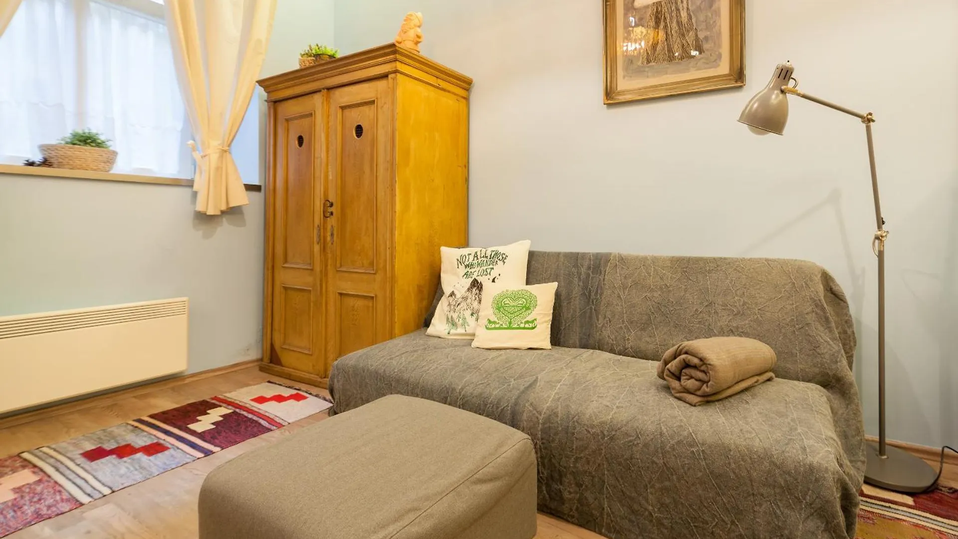 The Center Vintage & Hancrafted Budapest 0*,